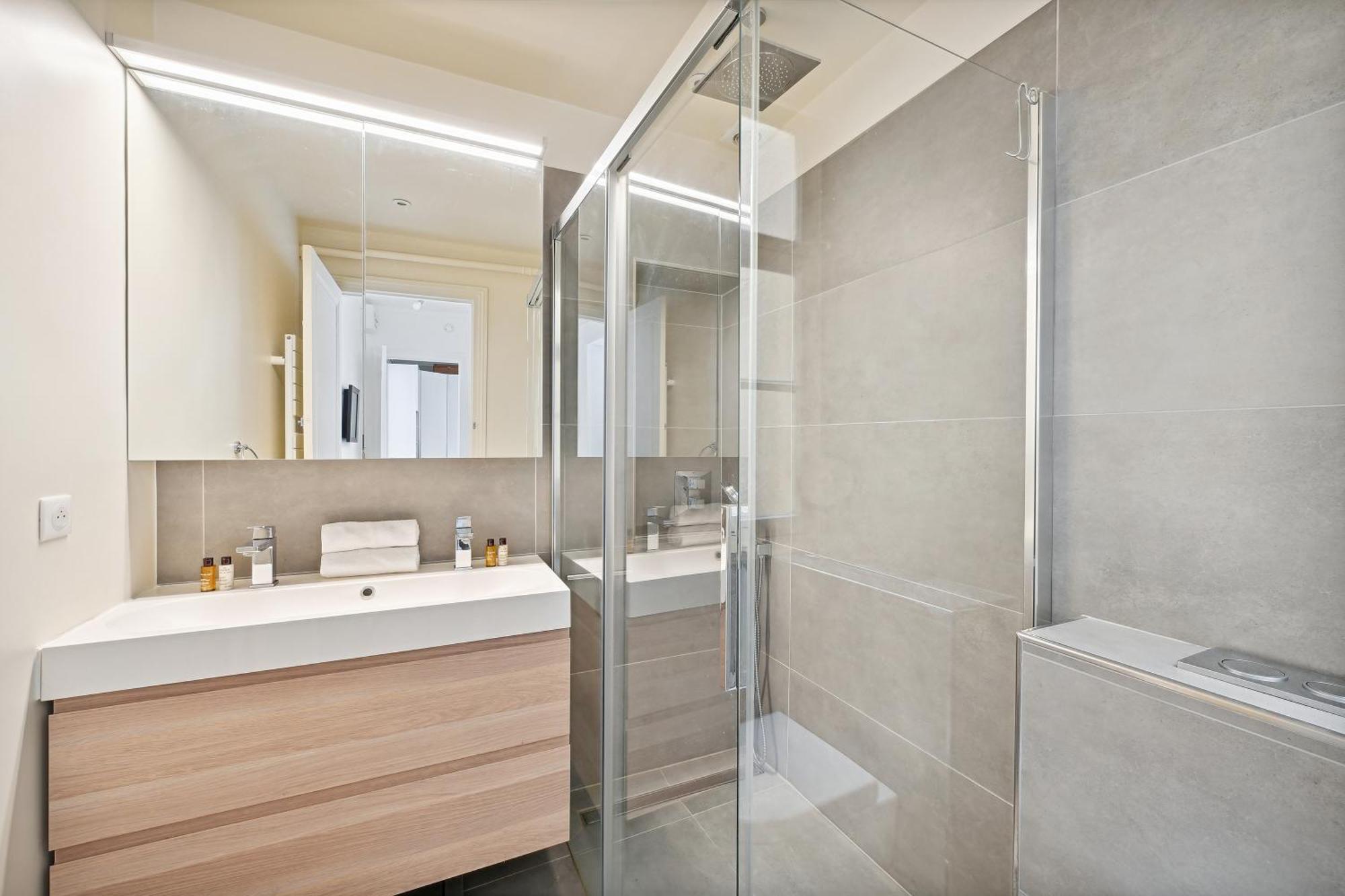 Veeve - Palatial By The Park Apartment Paris