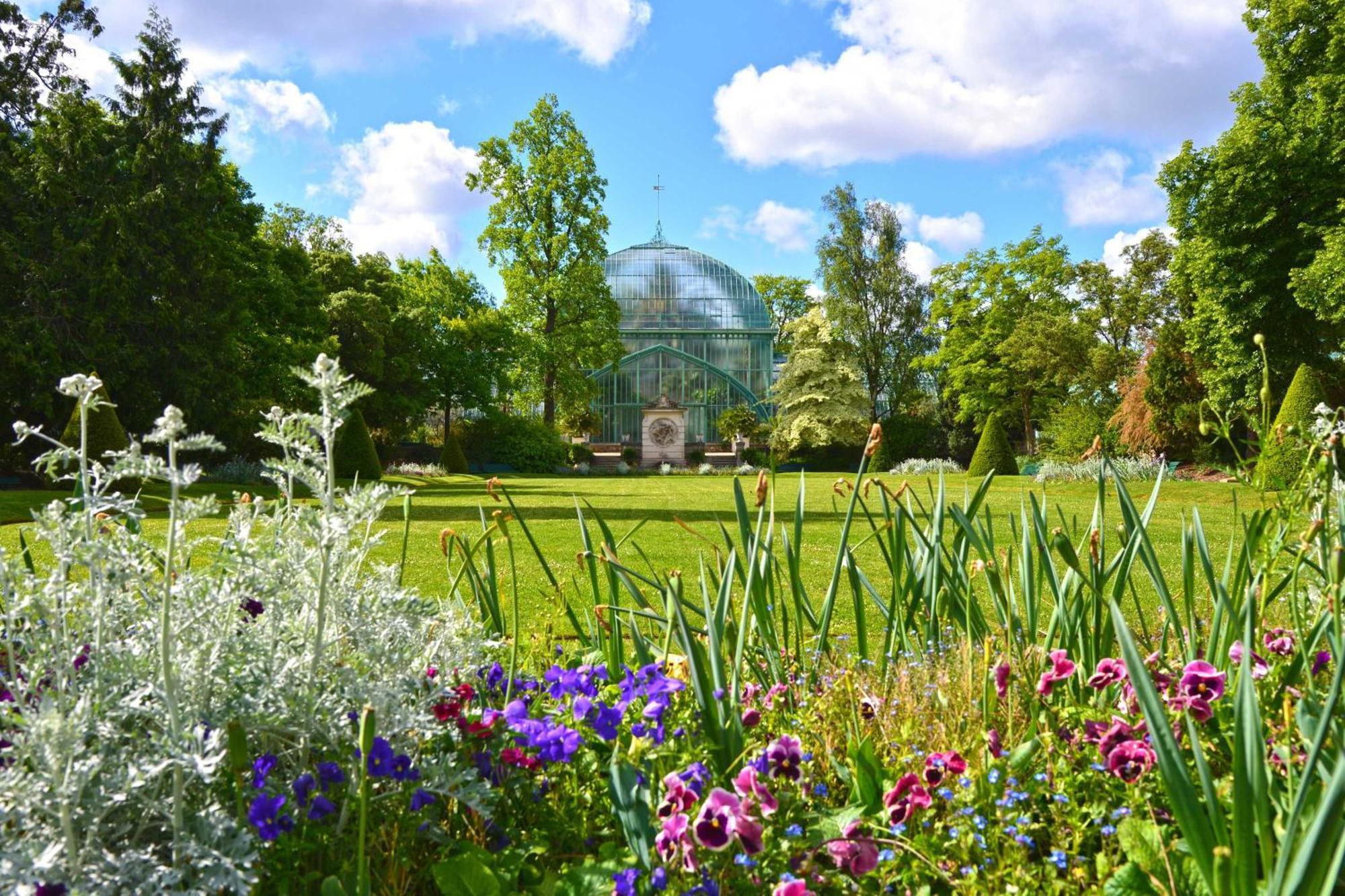Veeve - Palatial By The Park Apartment Paris